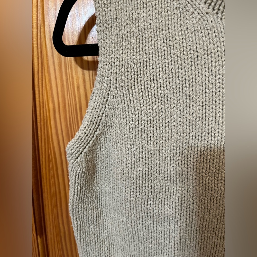 L.L.Bean Vintage Sleeveless Knit Top in Beige - Picture 6 of 8